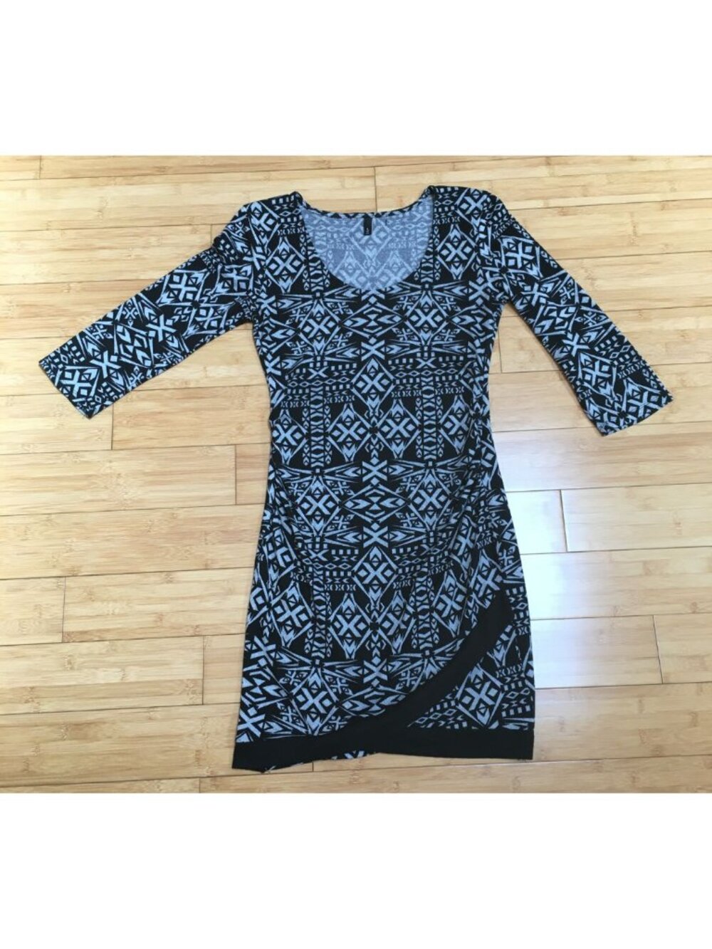 EUC Black and White Geometric Print Stretch Dress